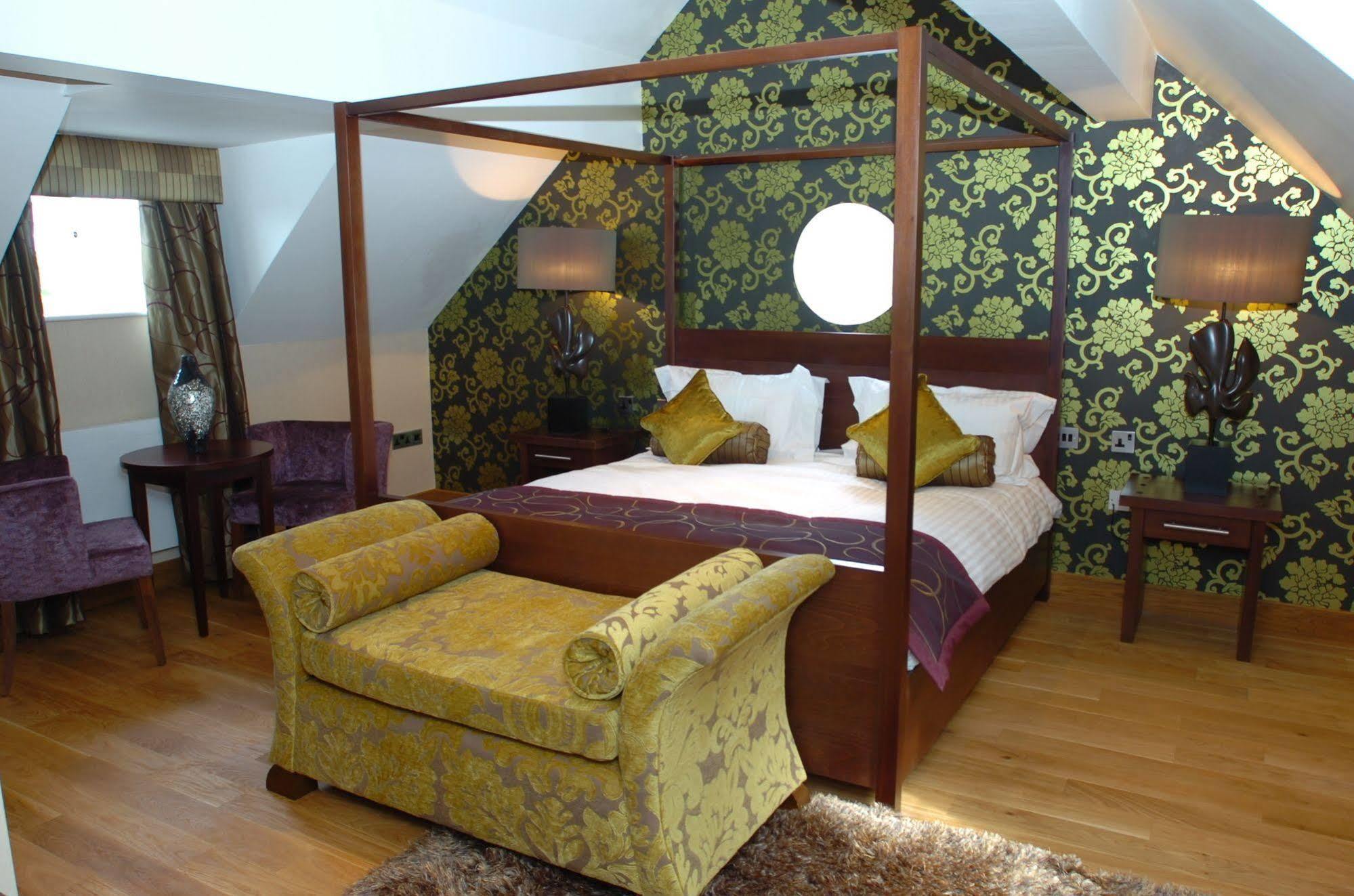 Отель The Bear'S Paw Warmingham Экстерьер фото A bedroom at the hotel